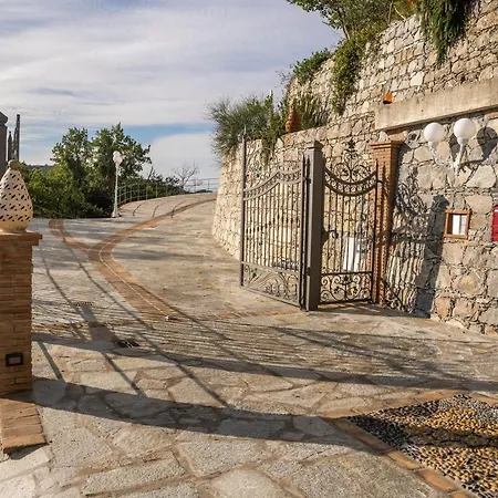 Lice Verici Aparthotel Casarza Ligure